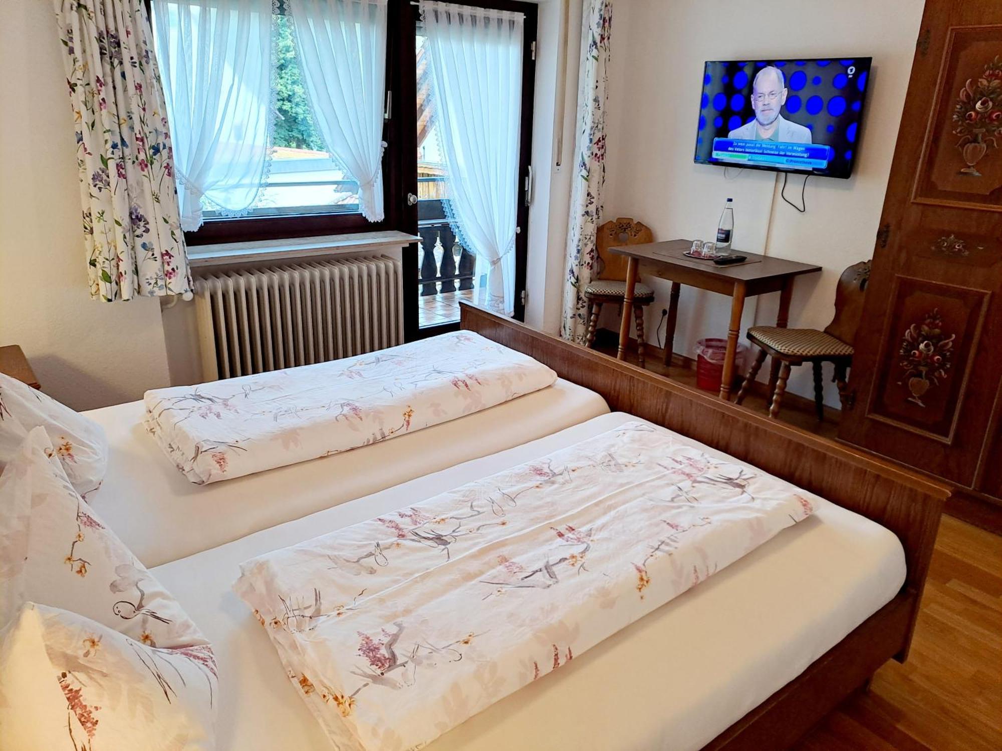 Pension Schlossbergblick Simonswald Luaran gambar